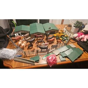 1/64 Ertl Machine Shed Set  Animals Acessories & Fence Lot